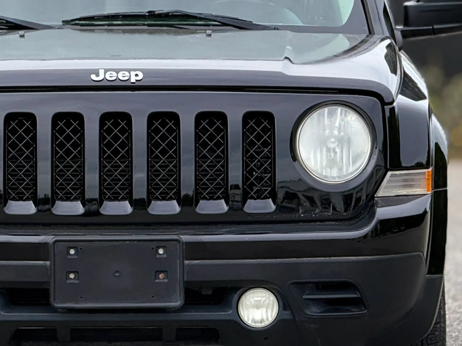 Used 2012 Jeep Patriot Latitude FWD image 12