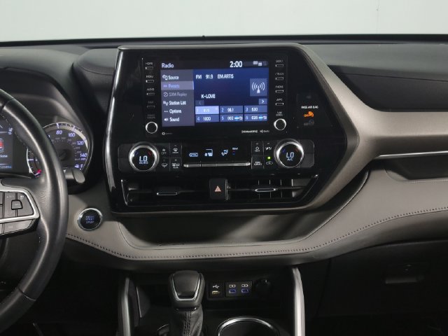 Used 2022 Toyota Highlander LE AWD/4WD image 24