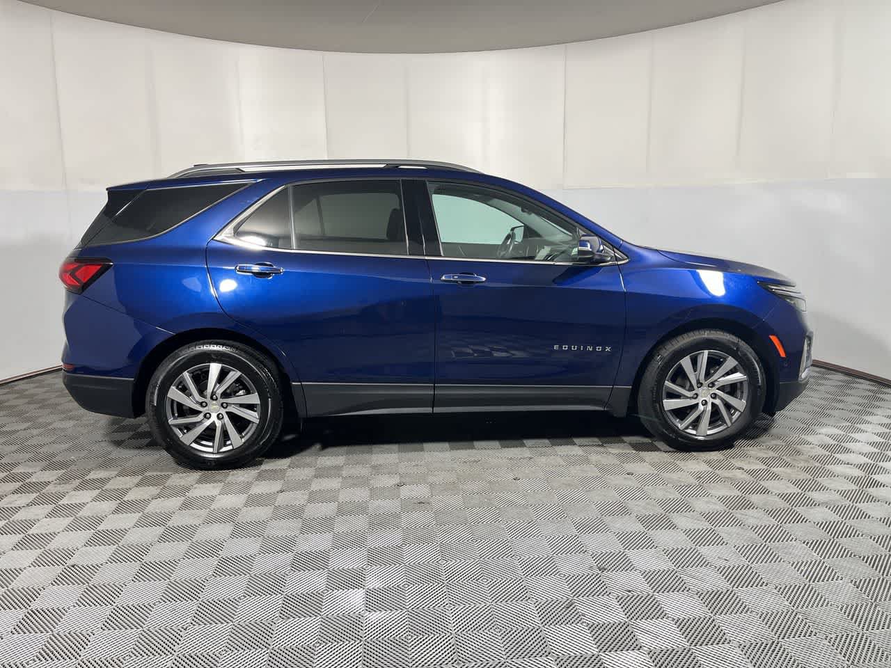 Used 2022 Chevrolet Equinox Premier FWD image 9