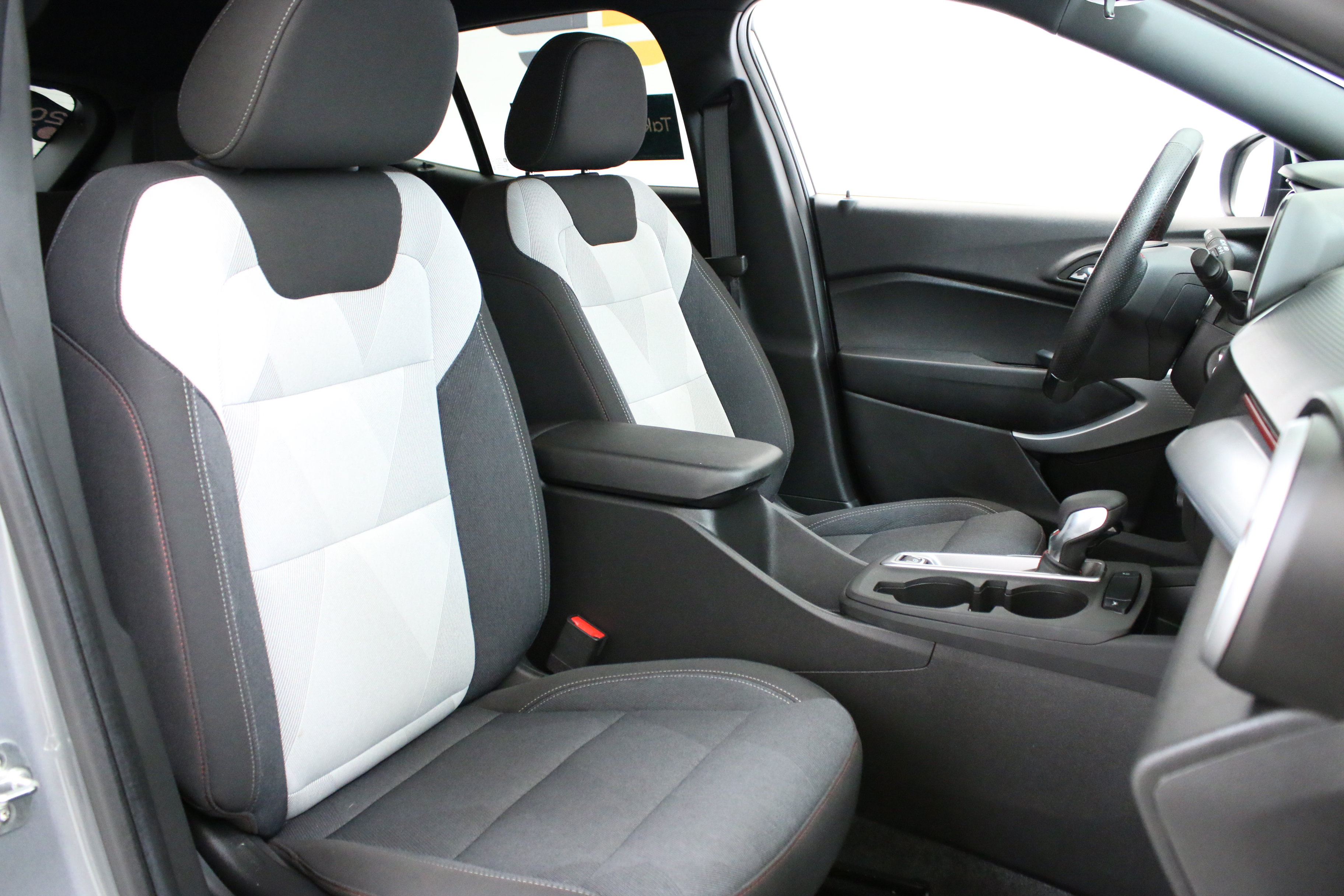 Certified 2024 Chevrolet Trax RS w/ Driver Confidence Package FWD image 30