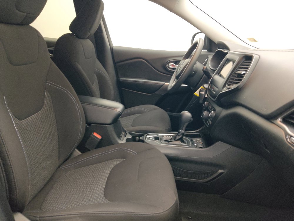 Used 2020 Jeep Cherokee Latitude FWD image 21