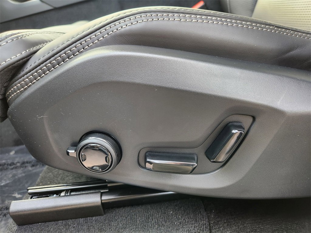 New 2026 Volvo XC90 B6 Ultra w/ Lounge Package image 8