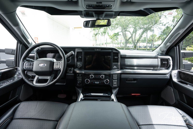 Used 2025 Ford F250 Lariat w/ Lariat Ultimate Package image 39