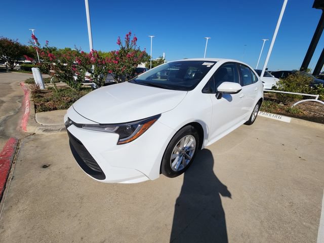 Used 2026 Toyota Corolla LE w/ LE Premium Package FWD image 3