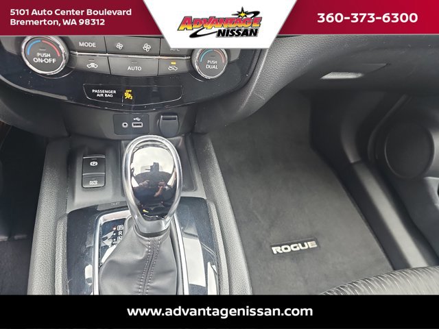 Used 2019 Nissan Rogue SV w/ Premium Package AWD/4WD image 16