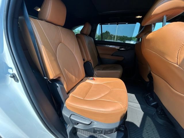 Certified 2025 Toyota Highlander Platinum AWD/4WD image 49