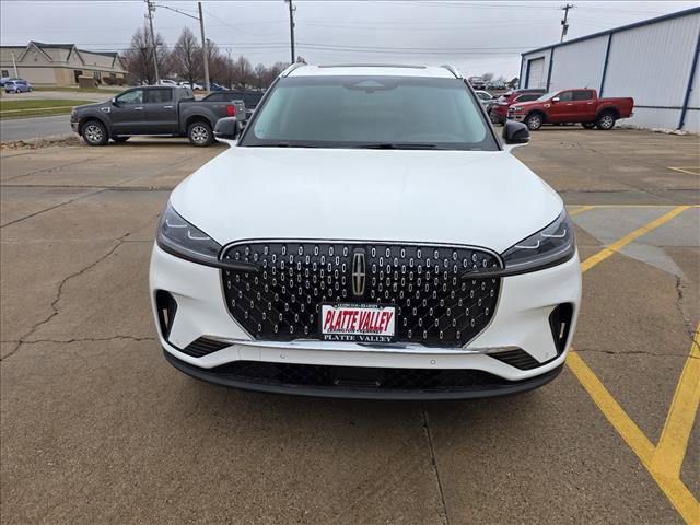 New 2025 Lincoln Aviator Reserve w/ Luxury Package AWD/4WD image 2