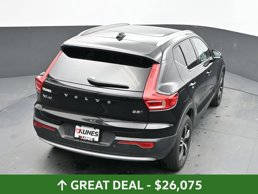 Used 2025 Volvo XC40 B5 Core AWD/4WD image 13