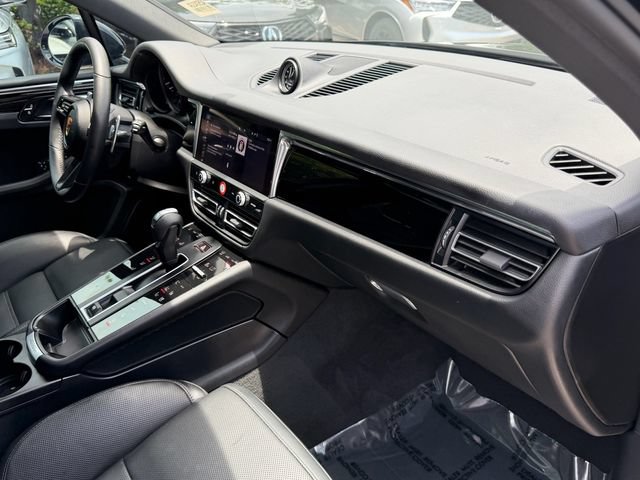 Used 2025 Porsche Macan Turbo AWD/4WD image 17