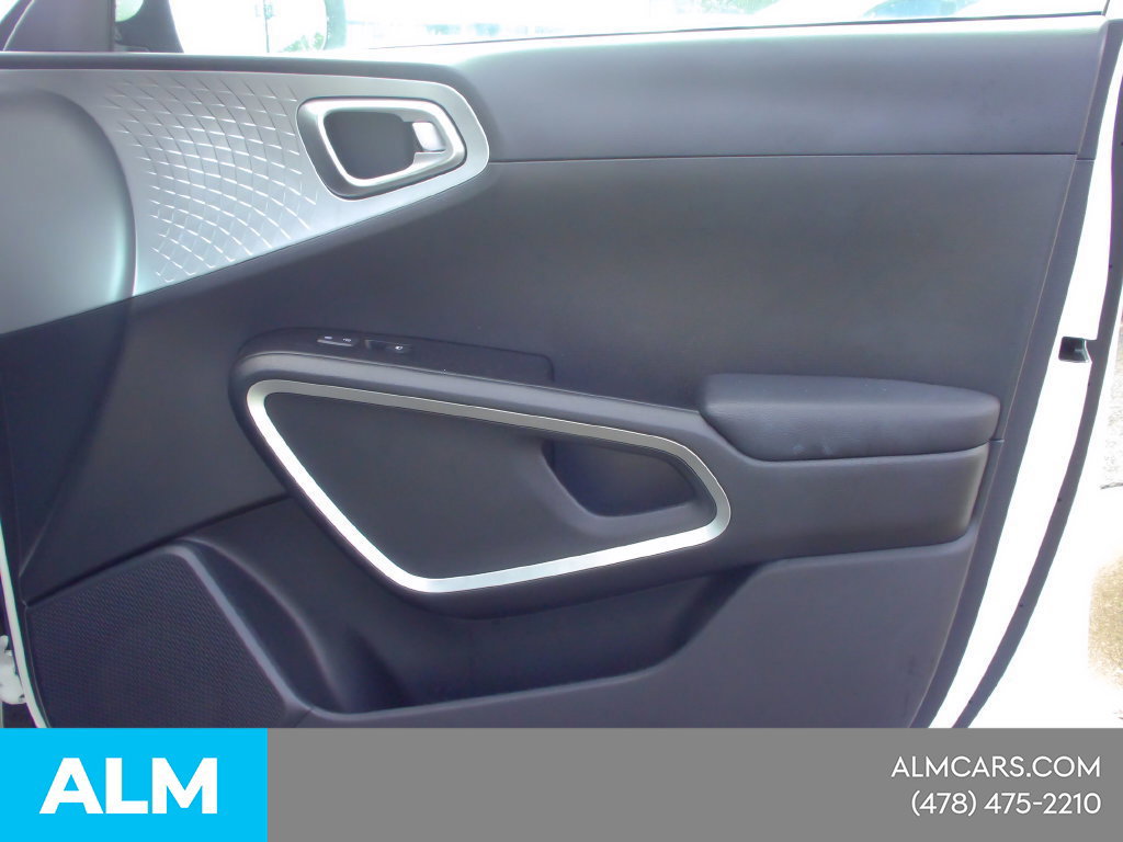 Used 2025 Kia Soul LX w/ LX Technology Package FWD image 23