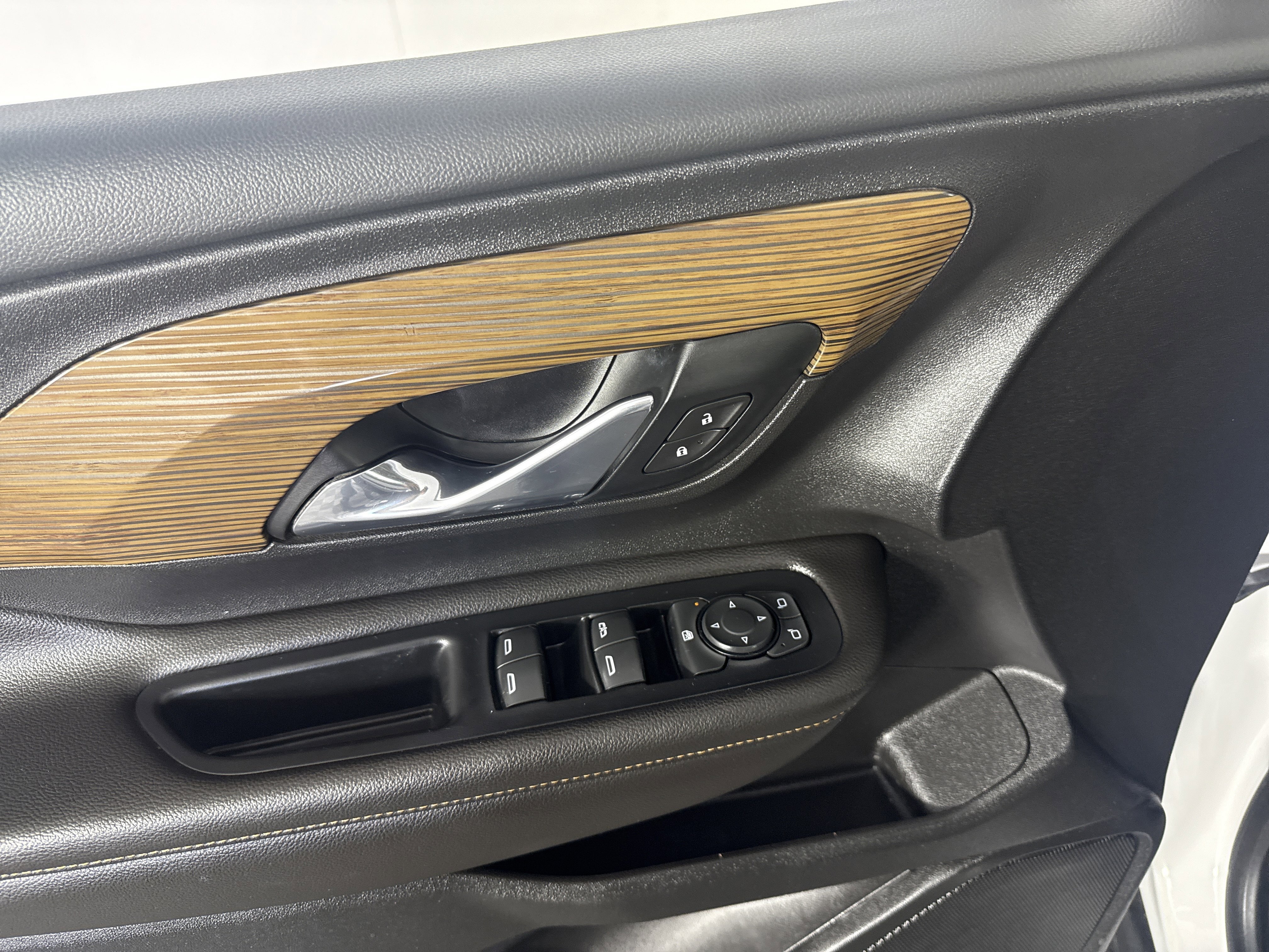 Used 2020 GMC Terrain SLE w/ Driver Convenience Package image 15