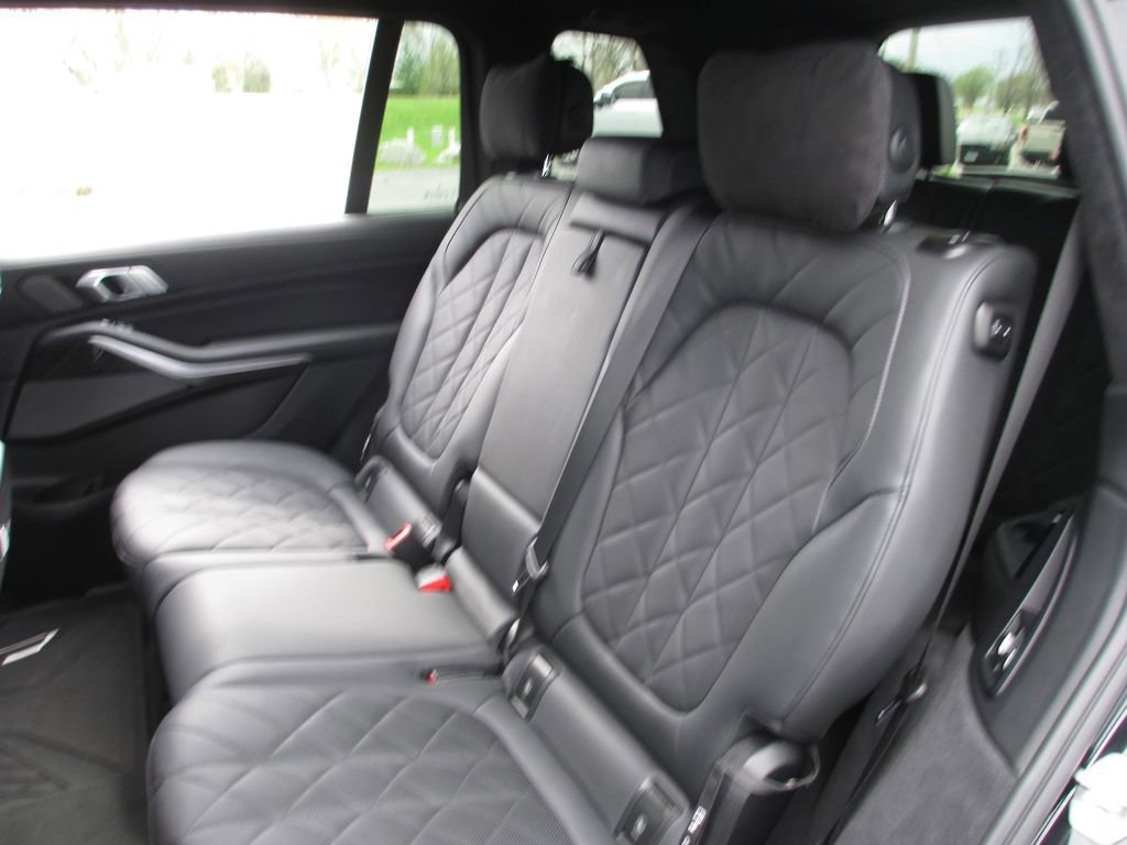 Used 2023 BMW X7 xDrive40i w/ M Sport Package image 21