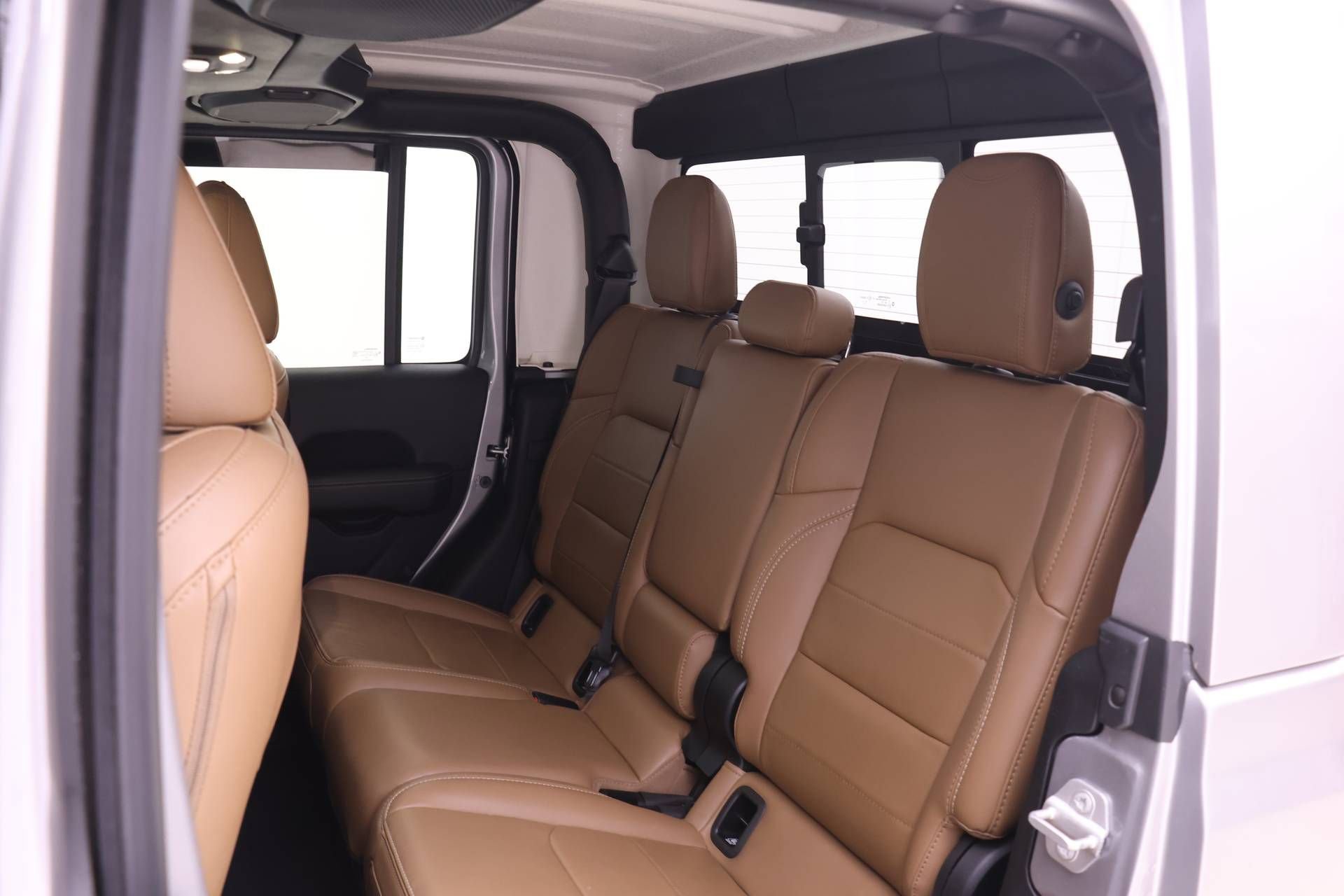 Used 2020 Jeep Gladiator Overland AWD/4WD image 11