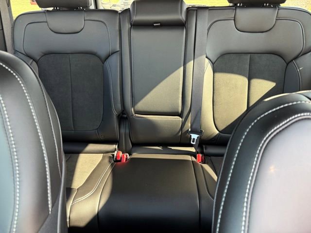 New 2025 Jeep Grand Cherokee Altitude image 24