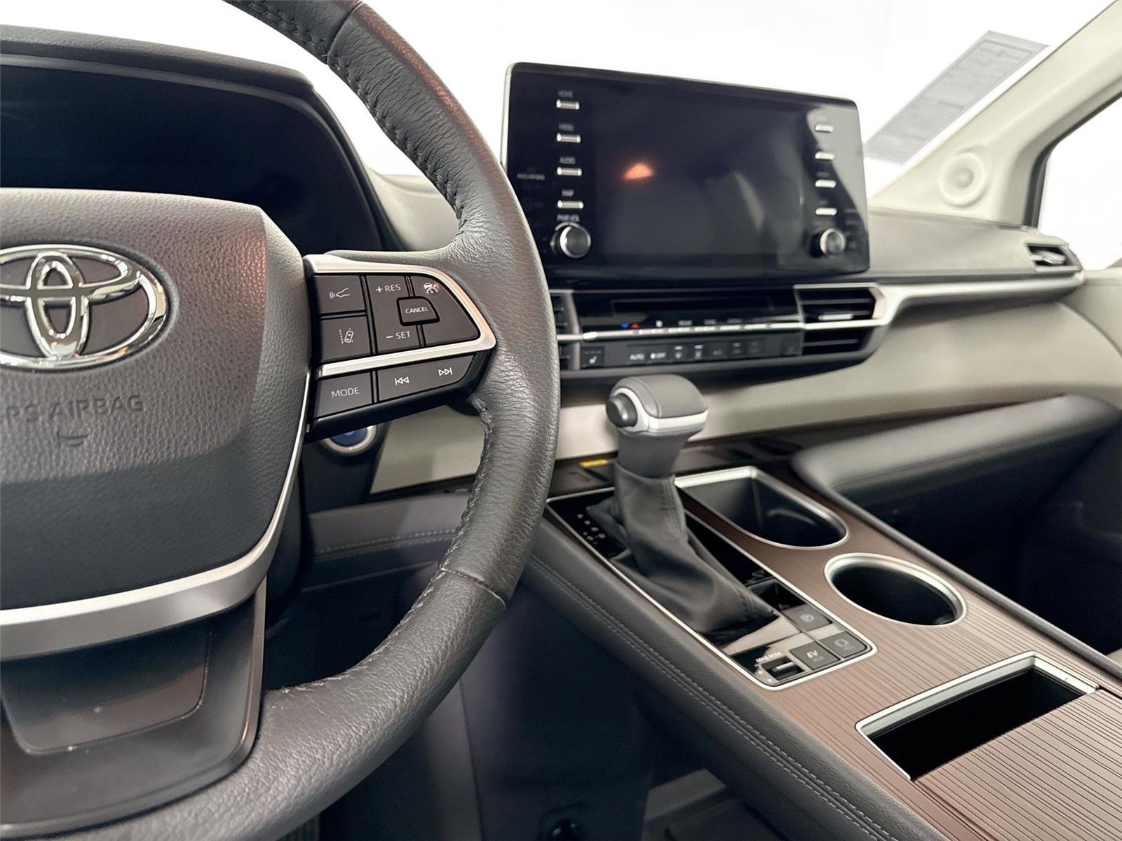 Certified 2023 Toyota Sienna XLE image 36