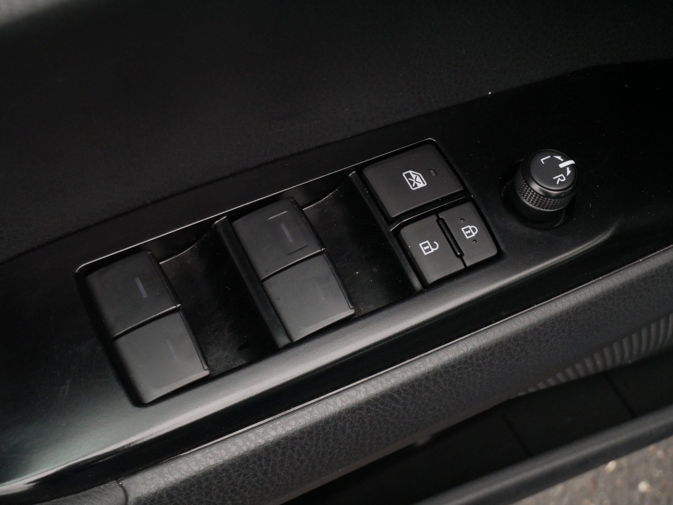 Used 2025 Toyota Camry LE AWD/4WD image 19