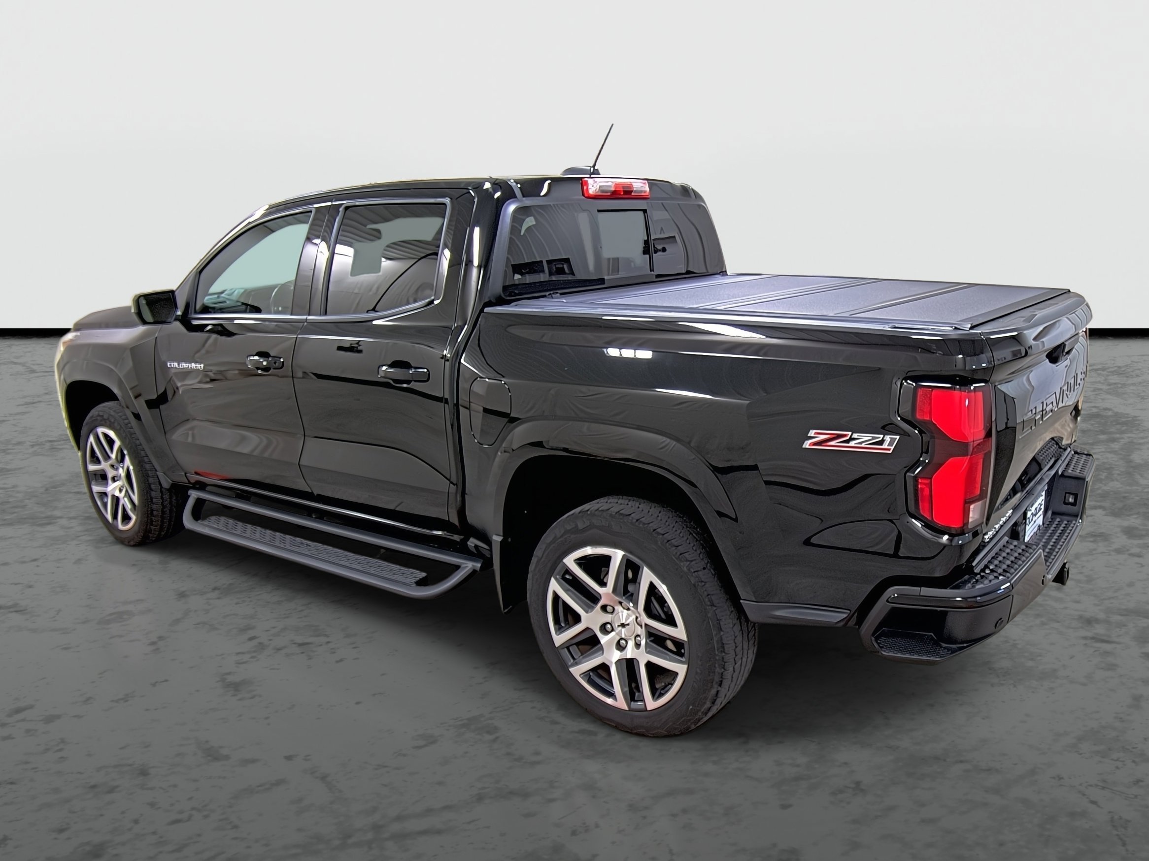 Used 2023 Chevrolet Colorado Z71 w/ Z71 Convenience Package 2 image 2