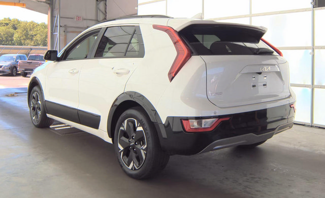 Used 2023 Kia Niro Wind w/ Wind Preserve Package FWD image 4