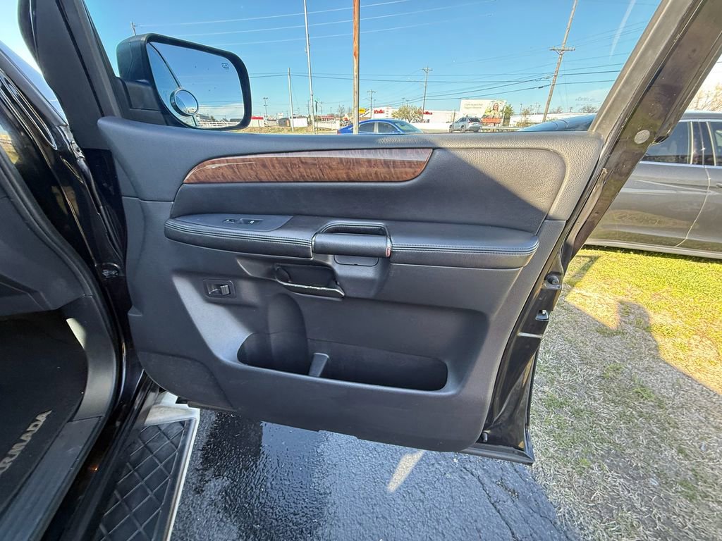 Used 2014 Nissan Armada SL image 23