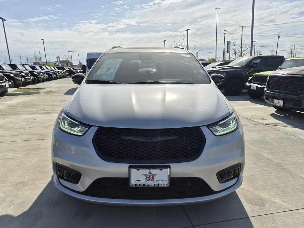 New 2026 Chrysler Pacifica Limited w/ S Appearance Package FWD image 6