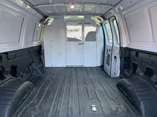 Used 2005 Ford E-250 and Econoline 250 image 16