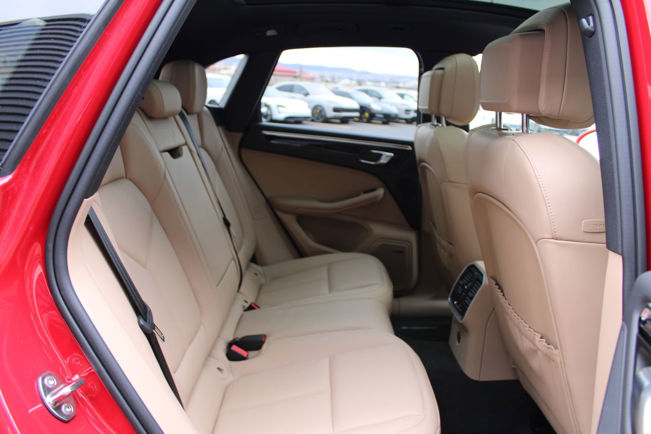 Used 2025 Porsche Macan image 24