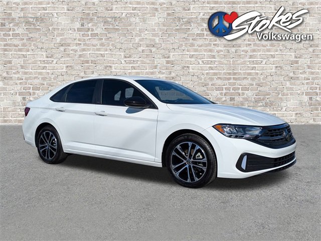 Used 2024 Volkswagen Jetta Sport image 2