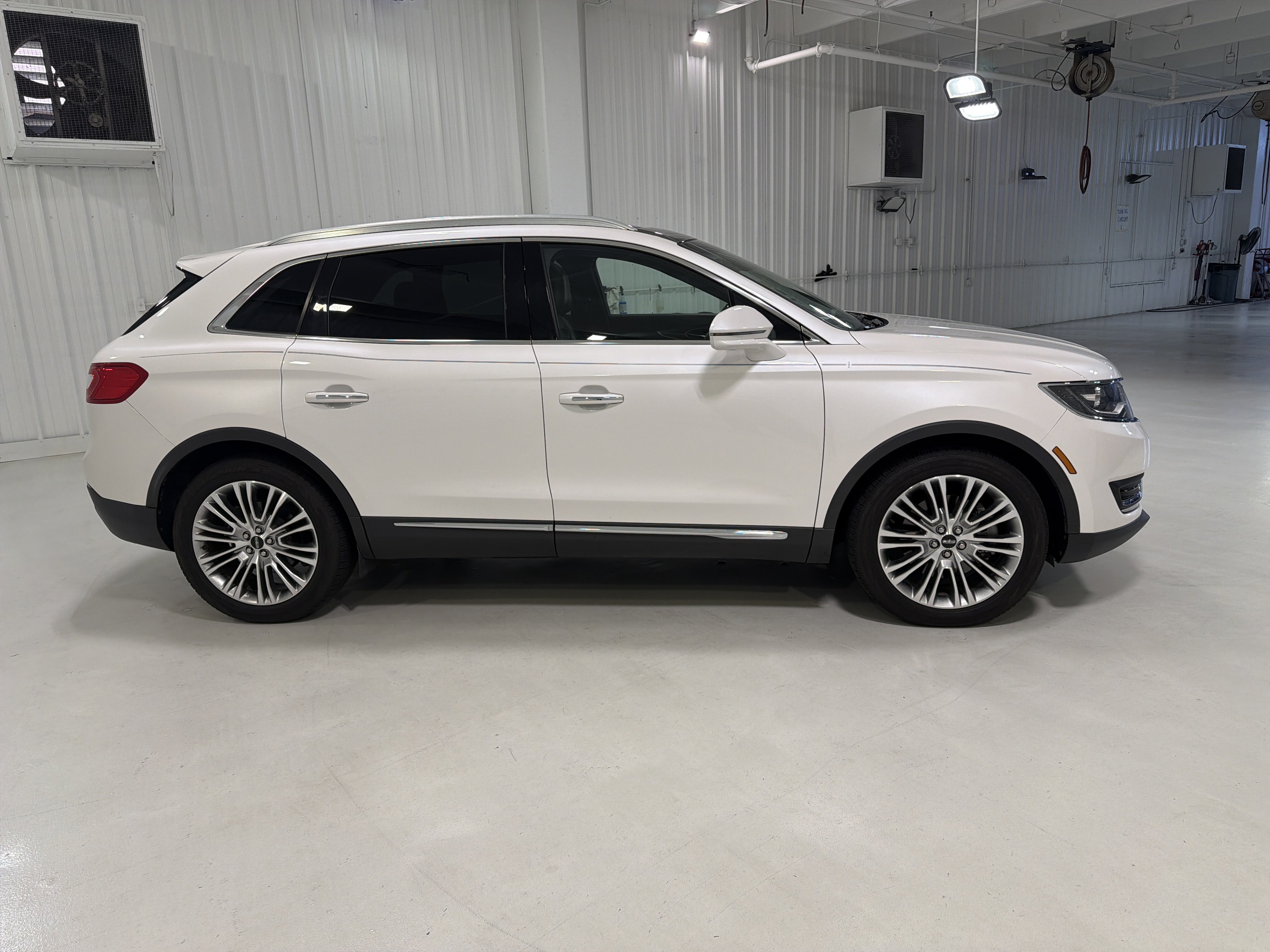 Used 2018 Lincoln MKX Reserve w/ Lincoln MKX Climate Package FWD image 6