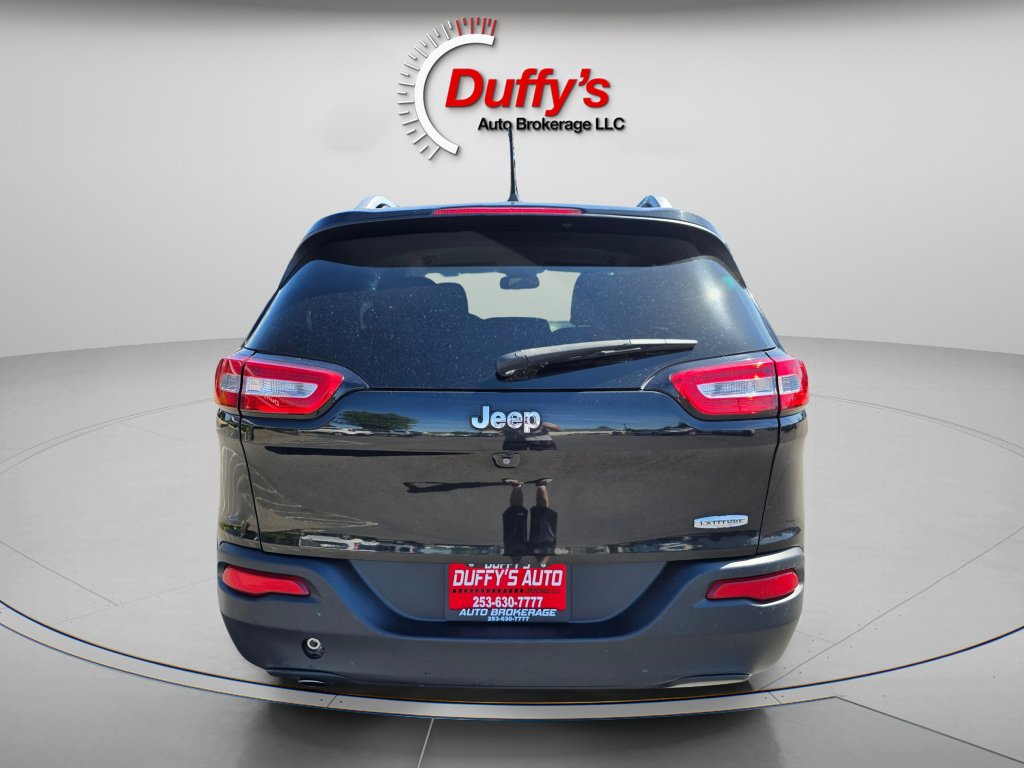 Used 2016 Jeep Cherokee Latitude FWD image 17