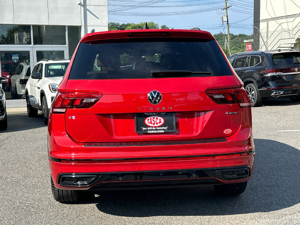 Used 2024 Volkswagen Tiguan SE R-Line AWD/4WD image 3