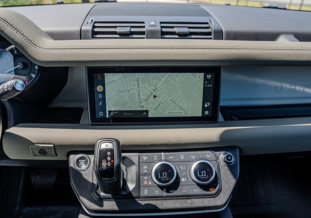 Used 2023 Land Rover Defender 110 SE image 9