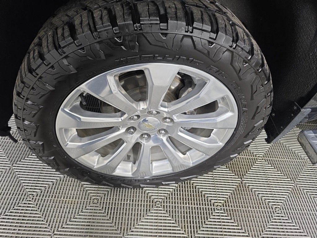 Used 2022 Chevrolet Silverado 1500 High Country w/ Technology Package image 10