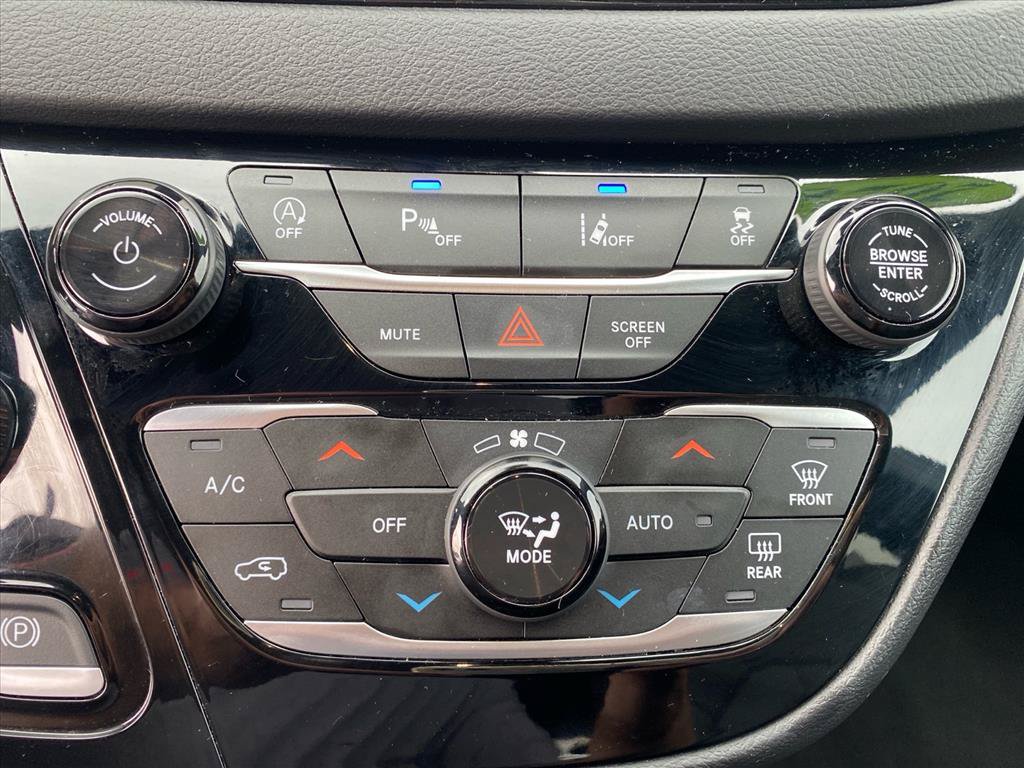 Used 2026 Chrysler Pacifica Select FWD image 13