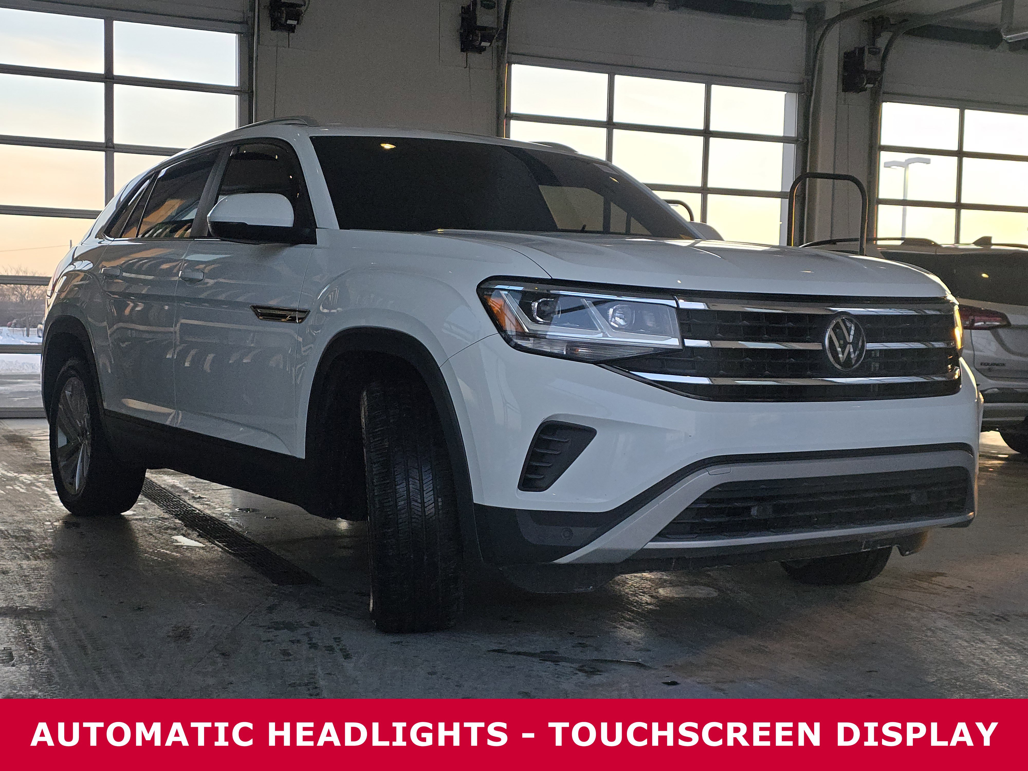 Used 2020 Volkswagen Atlas Cross Sport SE image 3