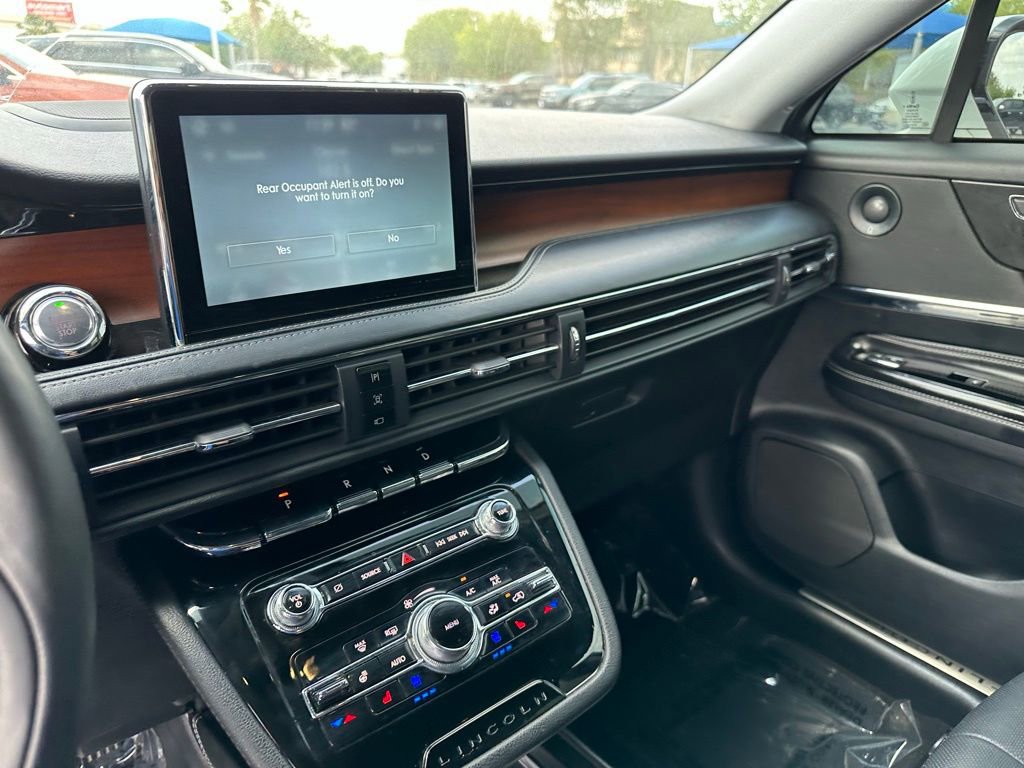 Used 2022 Lincoln Corsair Reserve w/ Luxury Package FWD image 13