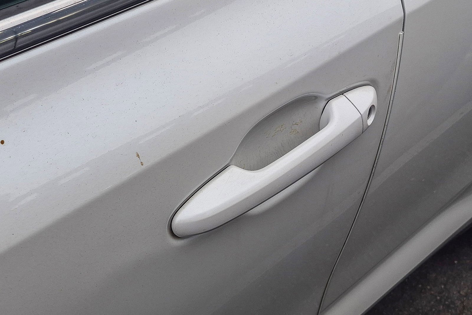 Used 2019 Toyota Highlander LE w/ Carpet Mat Package (TMS) image 16