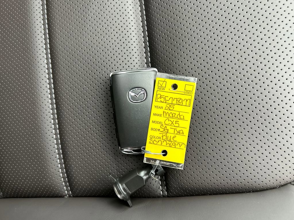 New 2025 MAZDA CX-5 Signature image 31