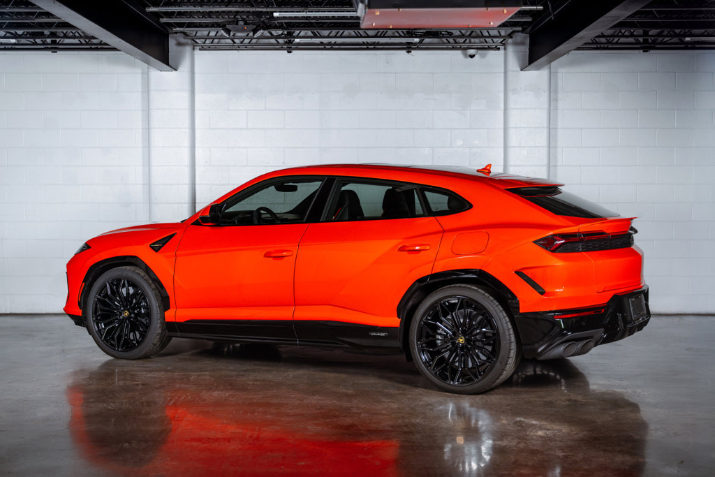 Used 2025 Lamborghini Urus SE AWD/4WD image 5