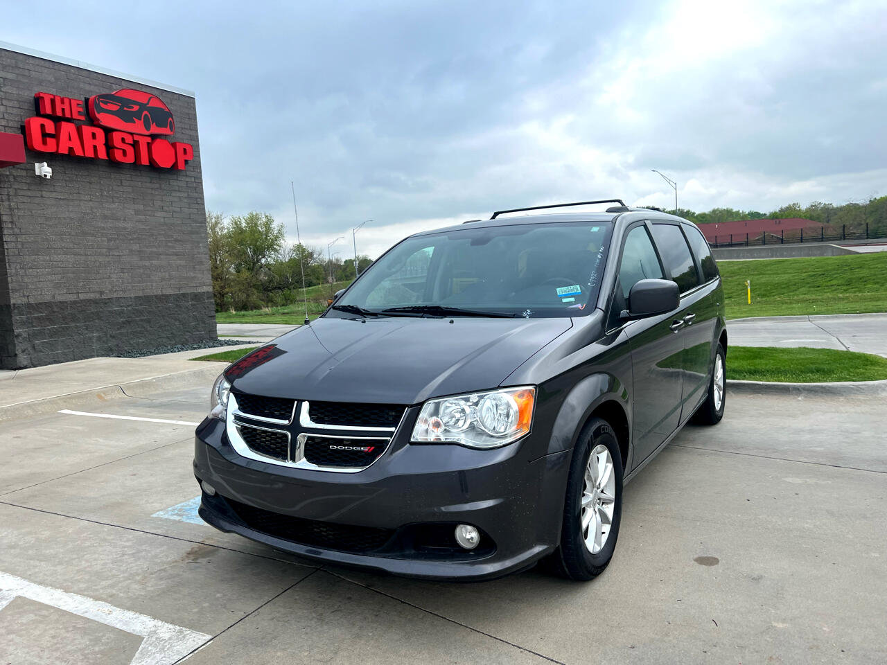 Used 2020 Dodge Grand Caravan SXT image 2