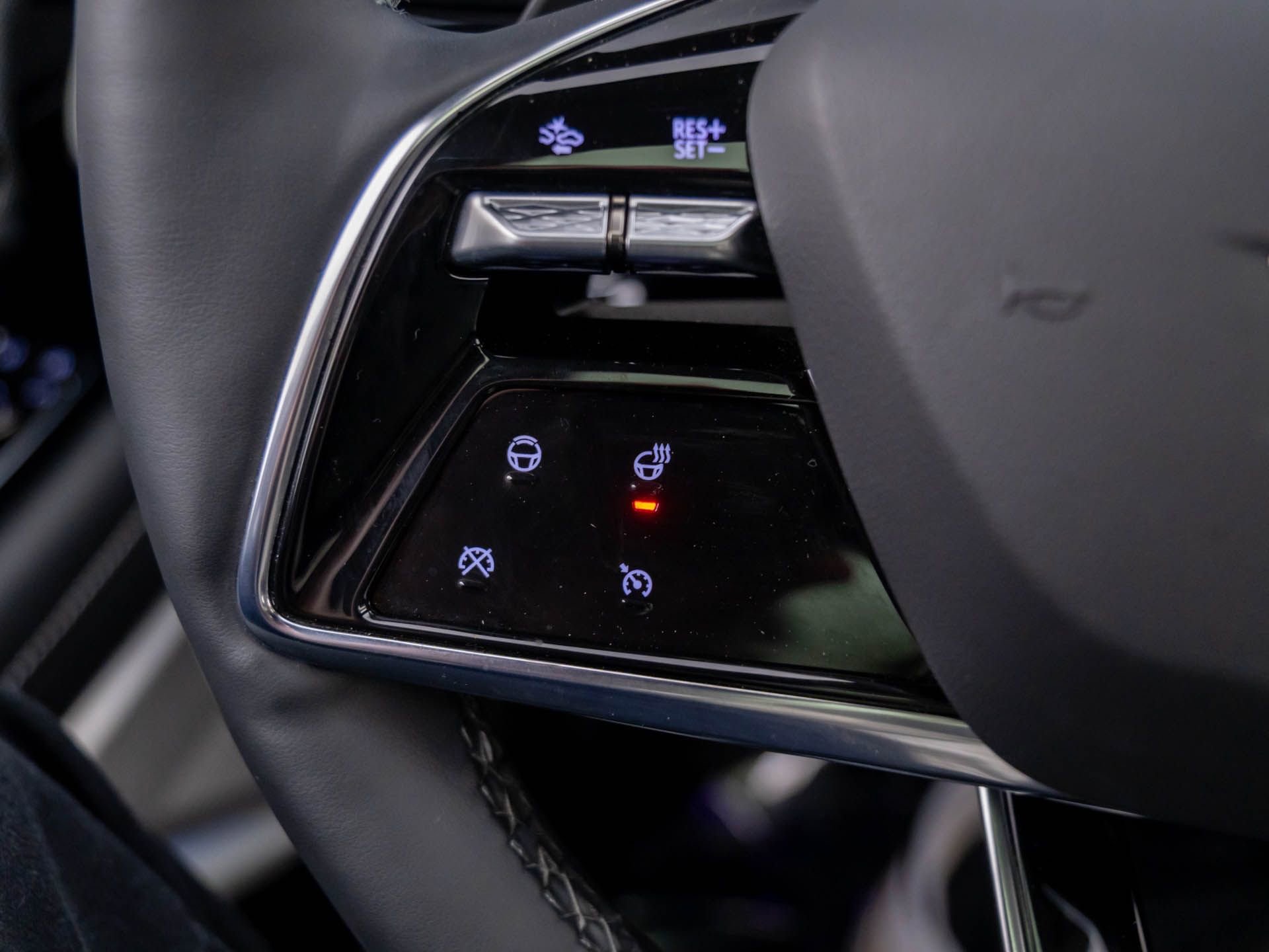 Used 2025 Cadillac Optiq Sport 2 w/ LPO, Floor Liner Package image 25