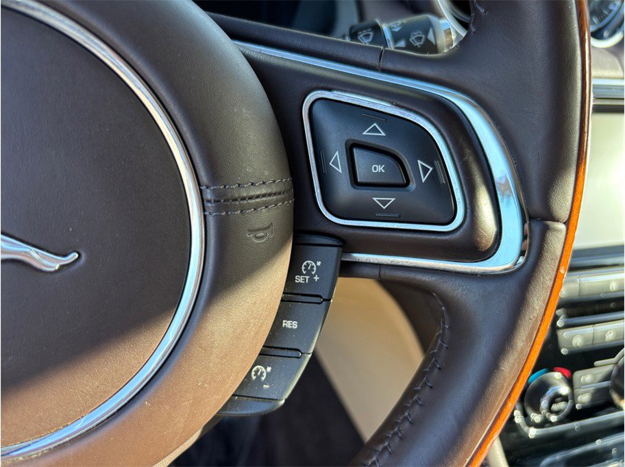 Used 2017 Jaguar XJ R-Sport image 27