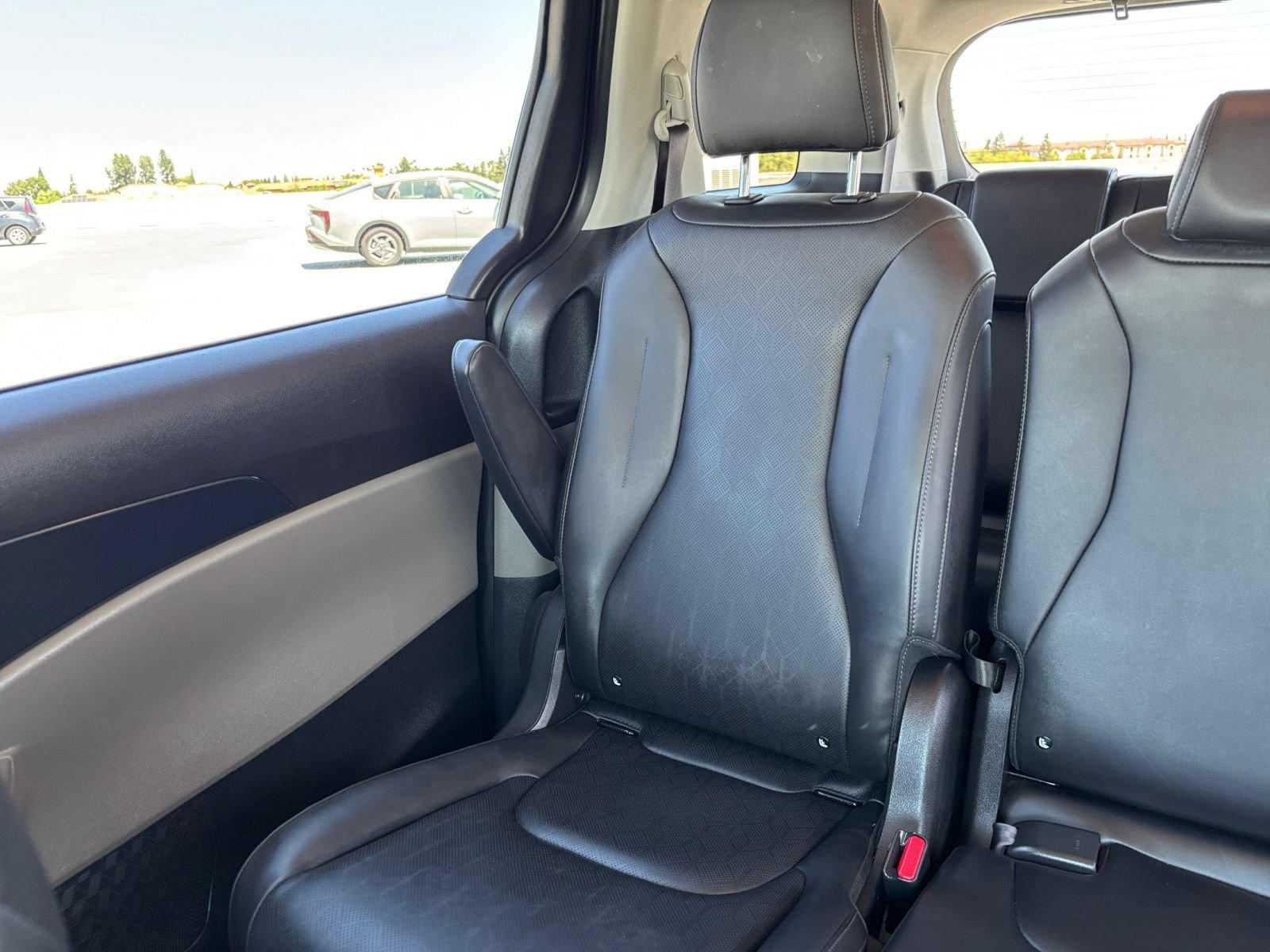 Used 2026 Kia Carnival FWD image 42