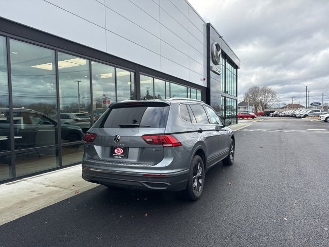 Used 2022 Volkswagen Tiguan SE image 3