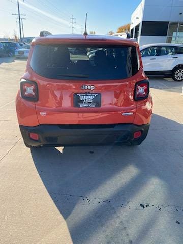Used 2015 Jeep Renegade Latitude FWD image 6