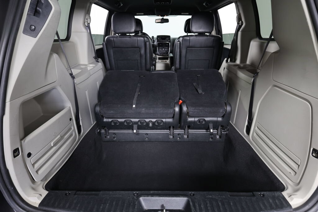 Used 2017 Dodge Grand Caravan SXT FWD image 17