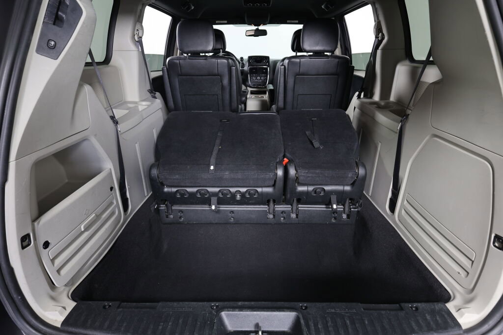 Used 2017 Dodge Grand Caravan SXT FWD image 17