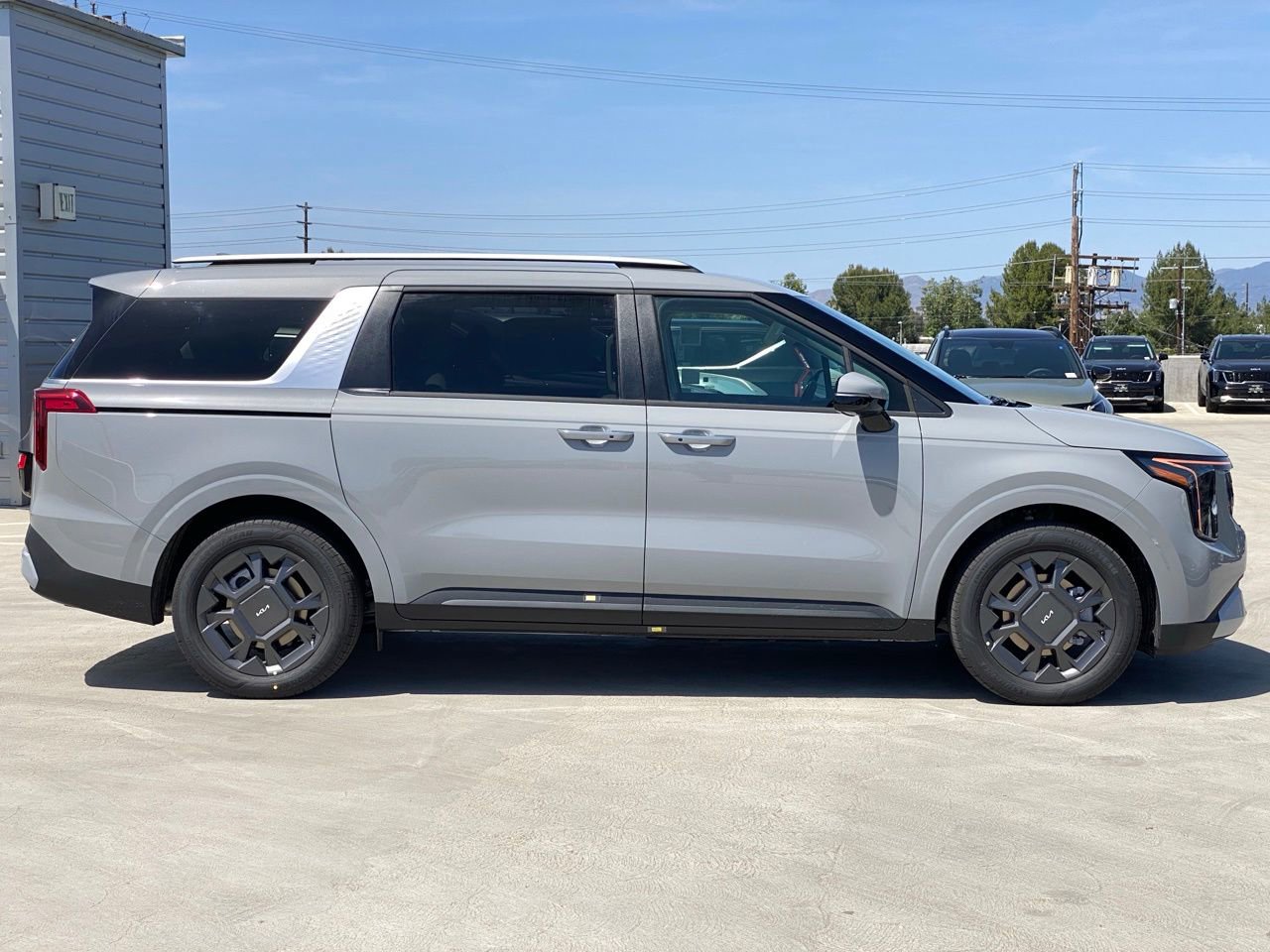 New 2026 Kia Carnival EX image 2