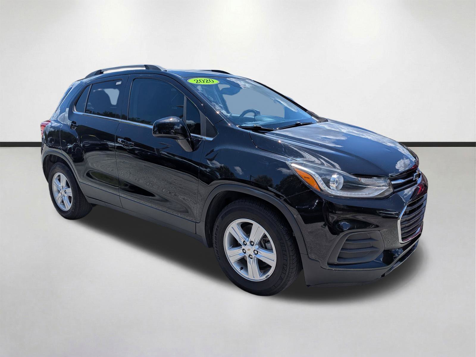 Used 2020 Chevrolet Trax LT w/ Driver Confidence Package FWD image 2