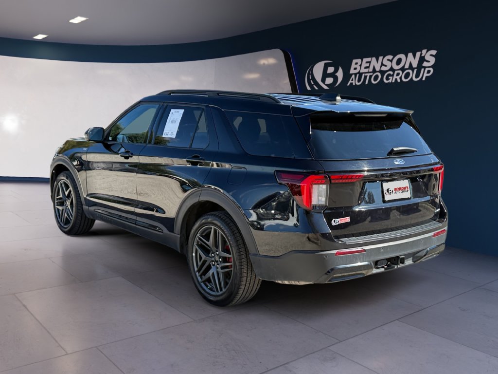 Used 2025 Ford Explorer ST-Line w/ ST-Line Street Pack AWD/4WD image 3