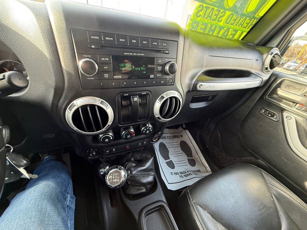 Used 2017 Jeep Wrangler Sahara image 12